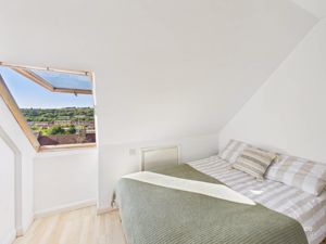 bedroom - click for photo gallery